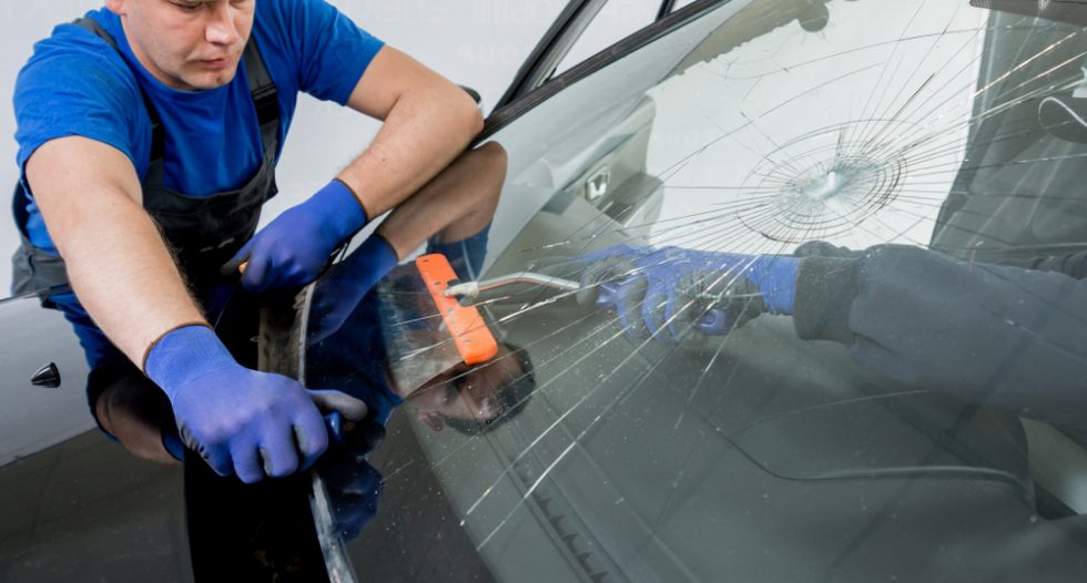 How to Stop a Windscreen Crack Spreading! - Champion Autoglass