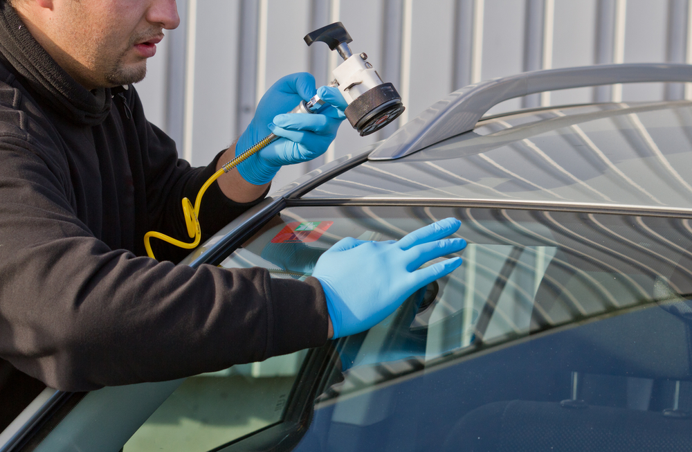 How to repair a cracked windscreen without replacing it