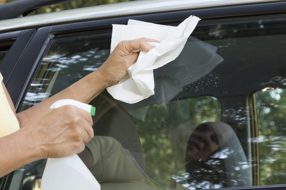 auto glass cleaning tips